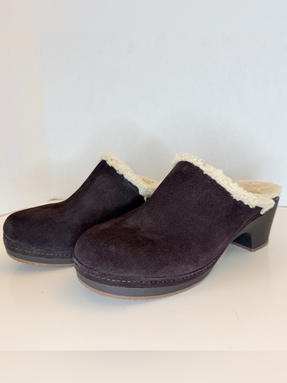 CROCS Dual Comfort Women's Dark Brown Suede Faux-Fur Lined Clog Mules